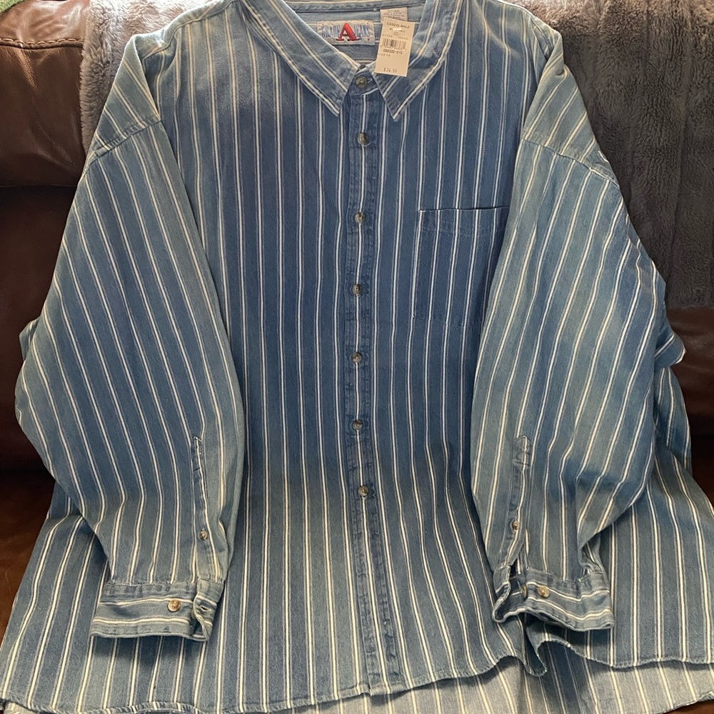 Big men’s 5 XL shirt. Never worn.